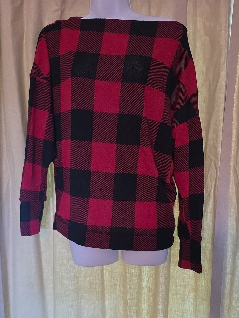 white birch Red and Black Buffalo Plaid Off-the-Shoulder Sweater Zipper Deatail